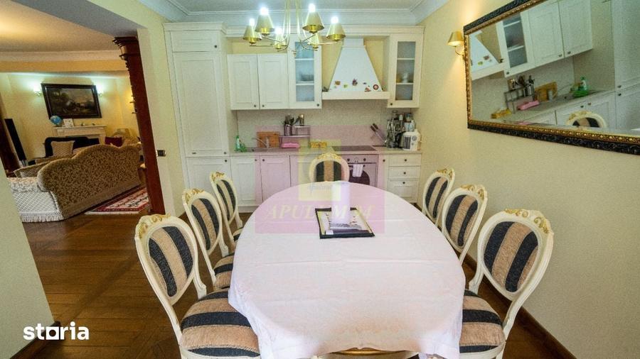 Apartament cu 4 camere decomandat în Clăbucet