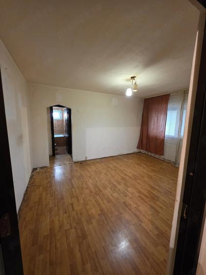 Apartament cu 2 camere semidecomandat în Craiovița Nouă