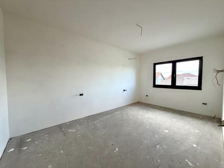 Duplex cu 4 camere cu Canalizare în Dumbrăvița