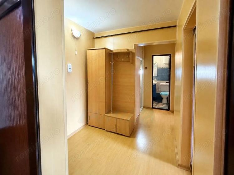 Apartament cu 2 camere decomandat în Micro 20