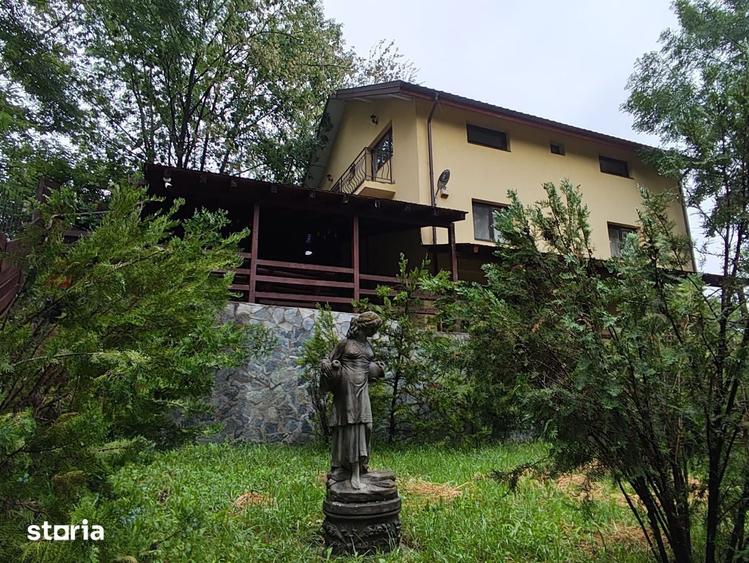 Casă cu 7 camere cu Teren 527 Mp în Telega