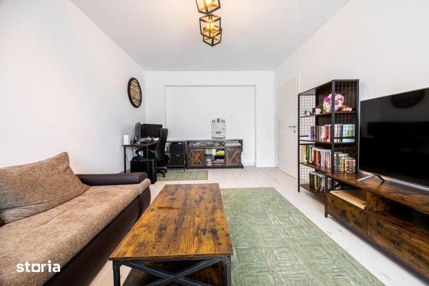 Apartament cu 3 camere decomandat în Tractorul