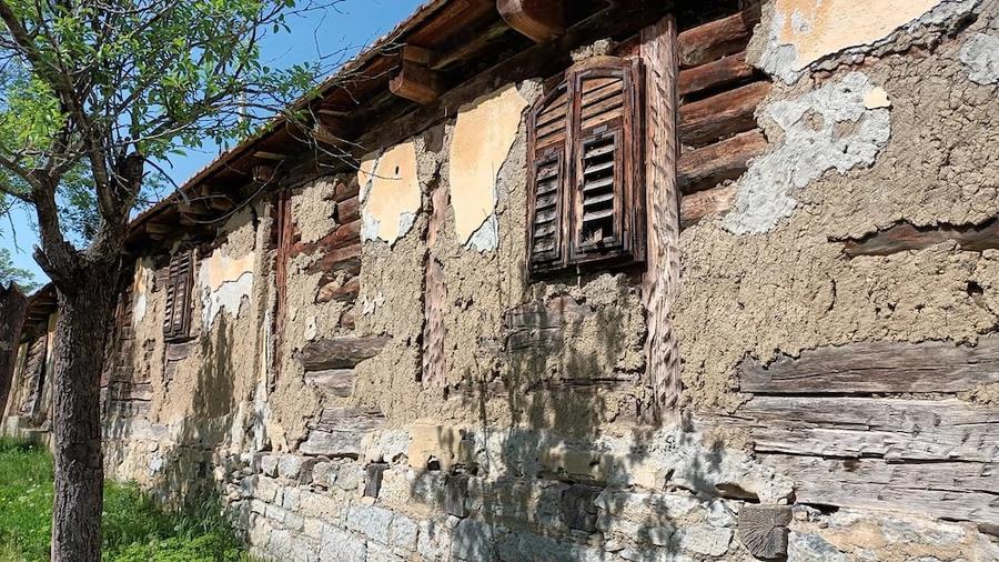Casă cu Teren 200 Mp în Central