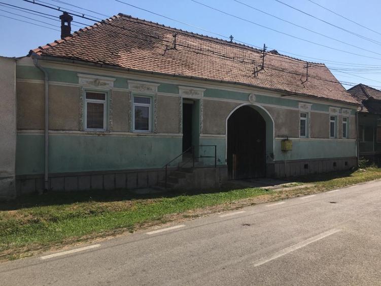 Casă individuală cu 5 camere cu Canalizare în Căstău