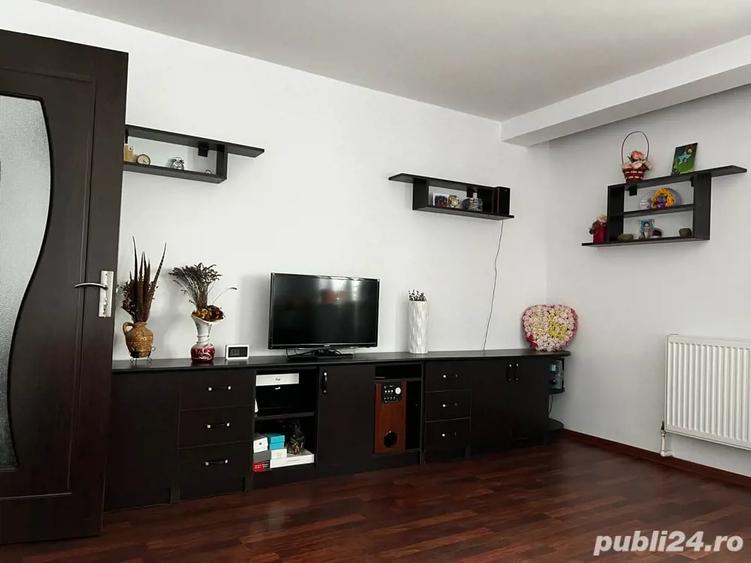 Apartament cu 3 camere decomandat în Tineretului