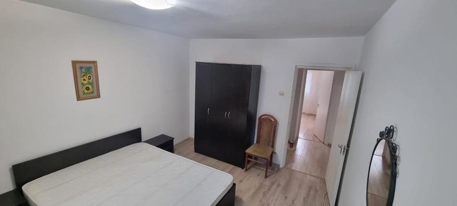 Apartament cu 3 camere decomandat în Victoriei