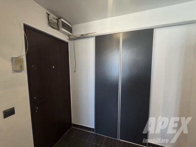 Apartament cu 2 camere semidecomandat, mobilat în P-ța Alba Iulia