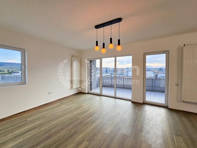 Penthouse cu 3 camere semidecomandat în Bună Ziua