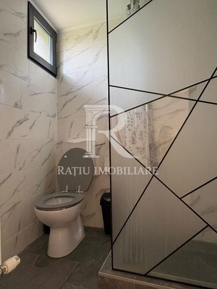 Casă individuală cu 4 camere cu Canalizare în Central
