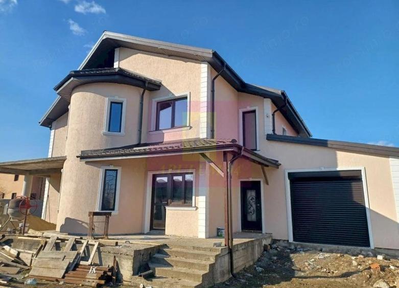 Casă cu 5 camere cu Teren 576 Mp în Săbăreni