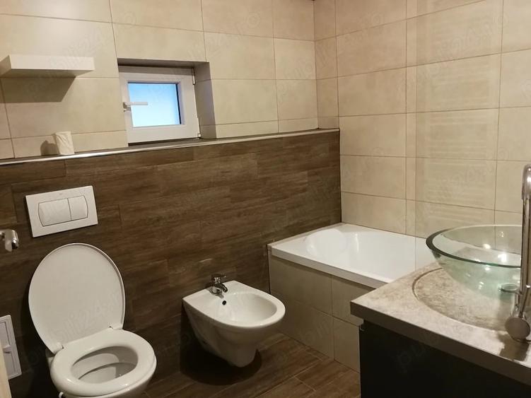 Apartament cu 3 camere semidecomandat în Primăverii