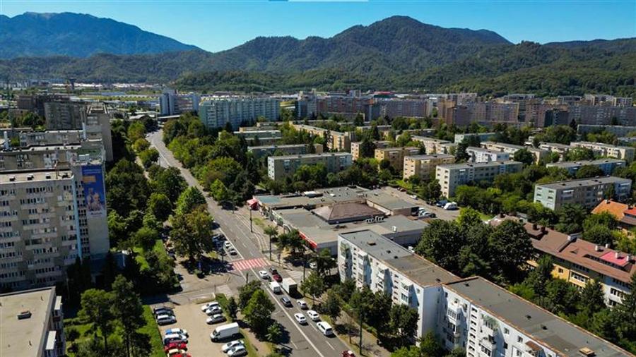 Spațiu comercial, de 250 mp, în Astra