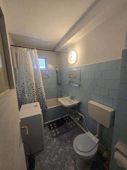 Apartament cu 3 camere semidecomandat în Dristor