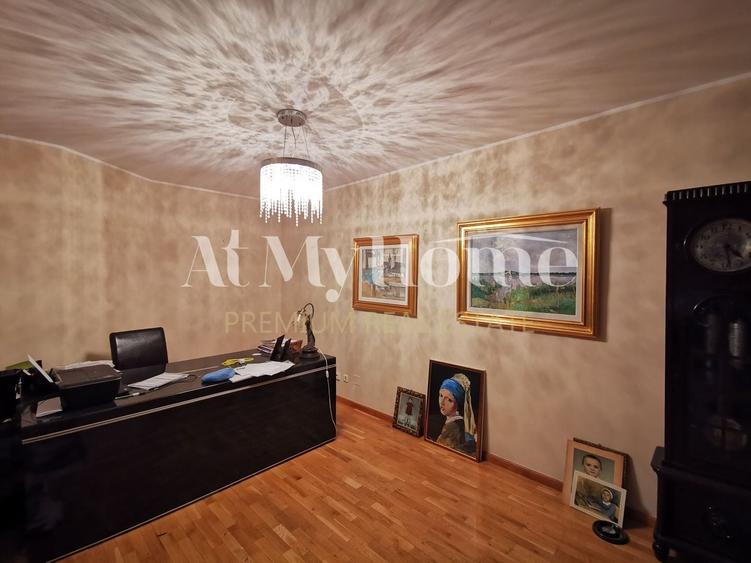 Duplex cu 7 camere cu Piscina în Iancu Nicolae