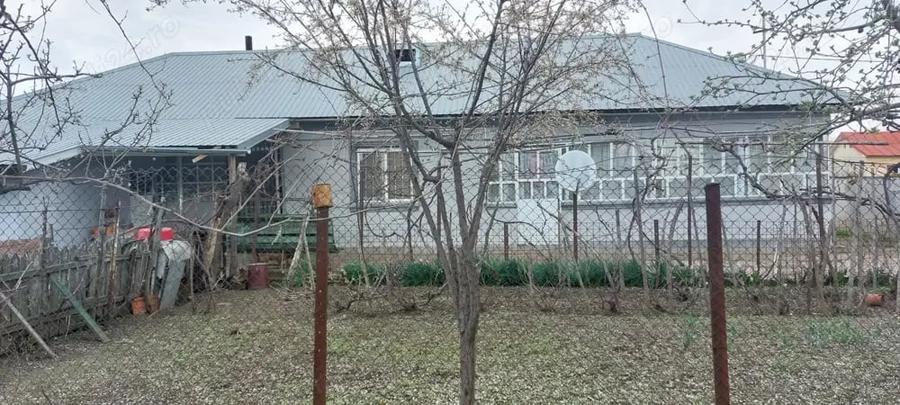 Casă cu 3 camere în Radomirești