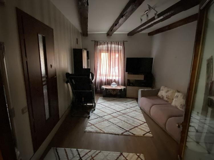Casă cu 2 camere în Central