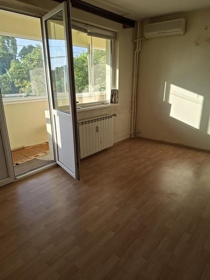 Apartament cu 3 camere semidecomandat în Gorjului