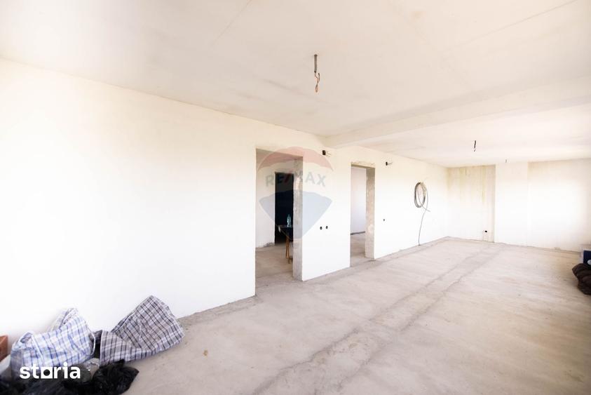 Casă cu 7 camere cu Teren 466 Mp în Central