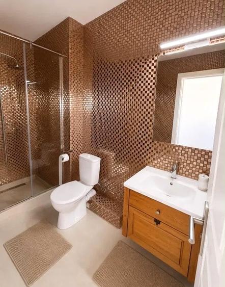 Apartament cu 3 camere semidecomandat în Borhanci