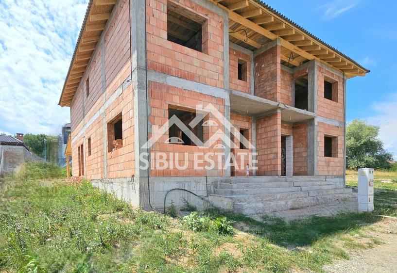 Duplex cu 4 camere cu Canalizare în Arhitecților - Calea Cisnădiei