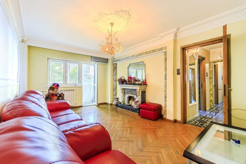 Apartament cu 4 camere decomandat în Drumul Taberei