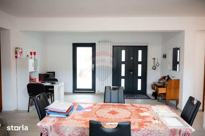 Casă cu 5 camere cu Teren 4242 Mp în Vânători-Neamț