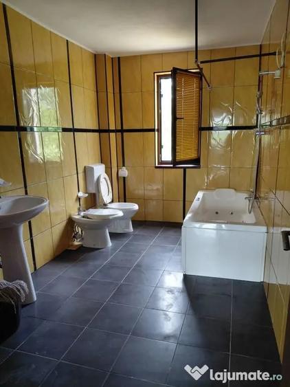 Casă cu 4 camere cu Teren 522 Mp în Central