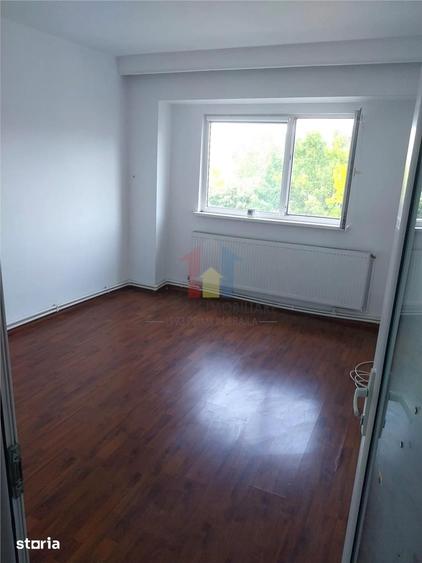 Apartament cu 3 camere în Tineretului
