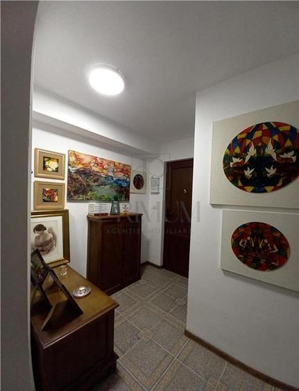 Apartament cu 3 camere decomandat, mobilat în Central
