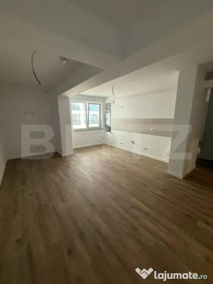 Apartament cu 3 camere decomandat în Sud
