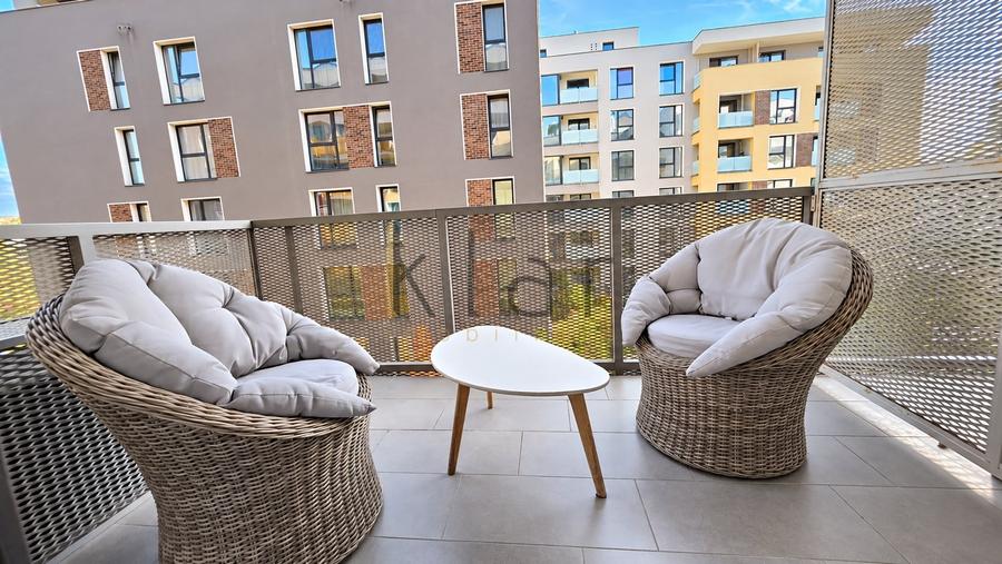 Apartament cu 2 camere semidecomandat, mobilat în Central