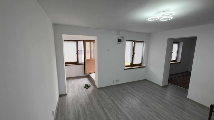 Casă cu 4 camere cu Teren 1347 Mp în Odaia Manolache