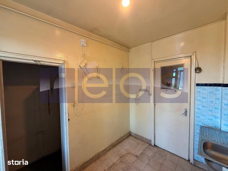 Apartament cu 3 camere decomandat în Barbu Văcărescu