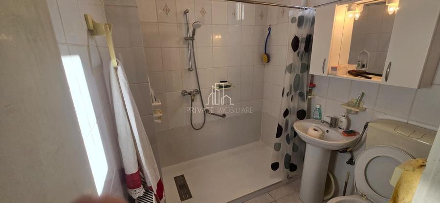 Casă individuală cu 4 camere cu Canalizare în Central