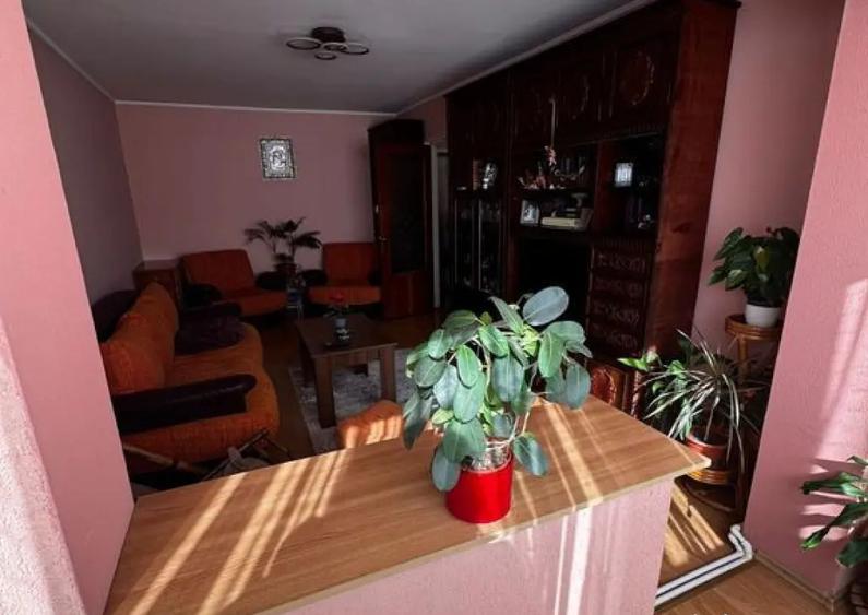 Apartament cu 2 camere decomandat, mobilat în Dacia