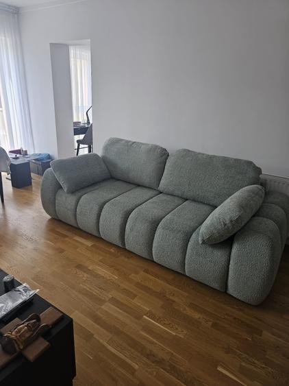 Apartament cu 3 camere decomandat în Jiului