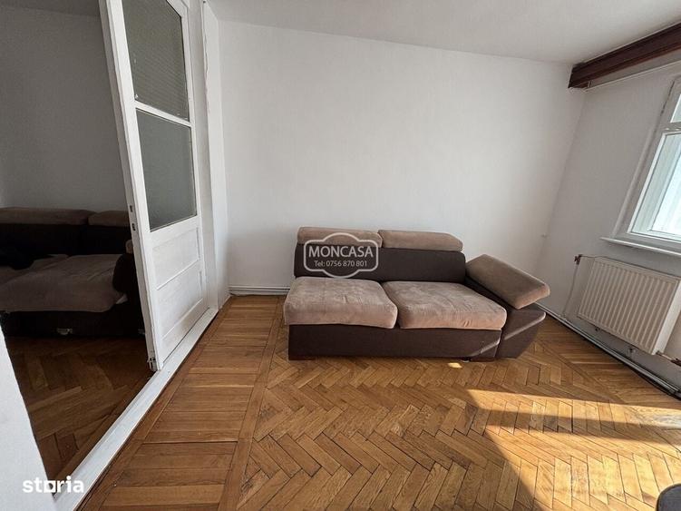 Apartament cu 4 camere decomandat în Central