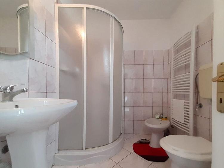 Casă individuală cu 3 camere cu Canalizare în Ultracentral
