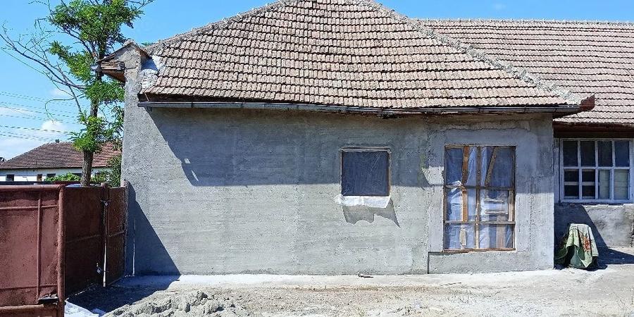 Casă cu Teren 1701 Mp în Central