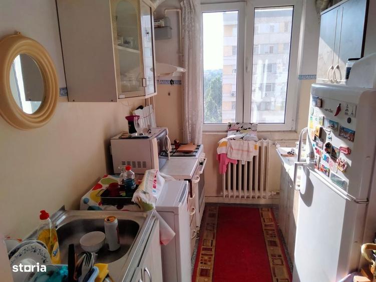 Apartament cu 3 camere semidecomandat în Bucur Obor