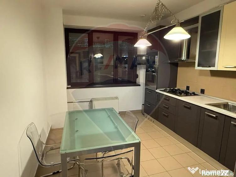 Apartament cu 4 camere semidecomandat în Nordului