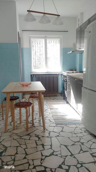 Apartament cu 4 camere decomandat în Cotroceni