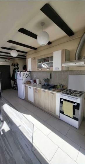 Apartament cu 2 camere semidecomandat, mobilat în Între Lacuri