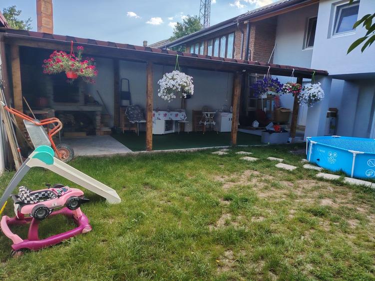 Casă cu 4 camere în Central