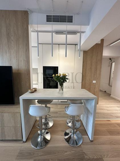 Apartament cu 2 camere decomandat în P-ta Presei Libere