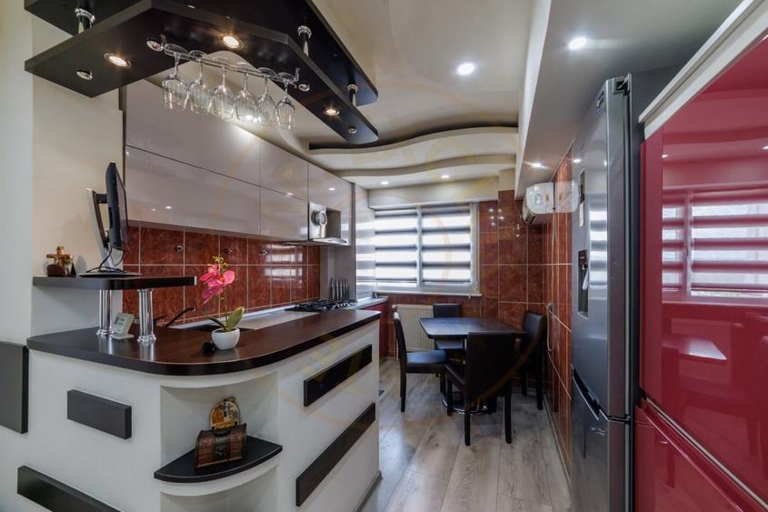 Apartament cu 3 camere decomandat, mobilat în Prundu