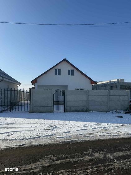 Casă cu 3 camere cu Teren 300 Mp în Lumina