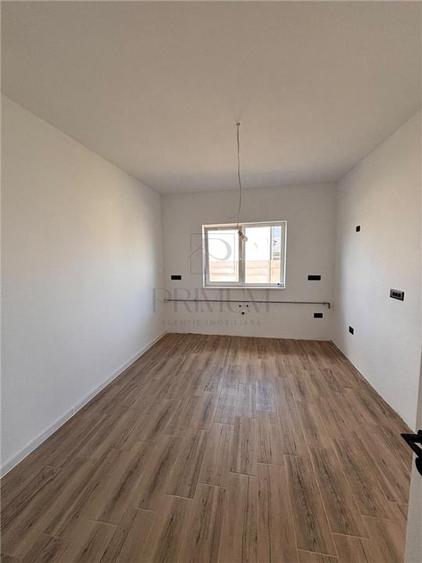 Duplex cu 4 camere cu Canalizare în Moșnița Nouă