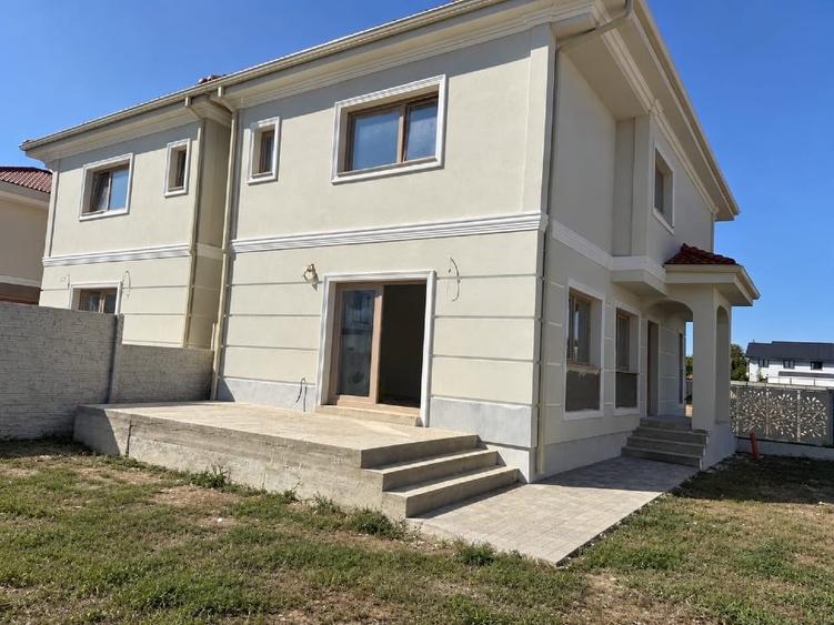 Casă individuală cu 4 camere cu Garaj în Moșnița Nouă