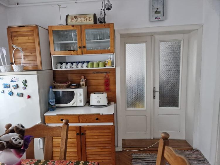 Casă individuală cu 5 camere cu Canalizare în Ernei